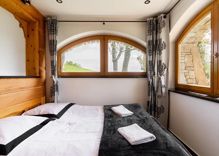 Turnia Nocleg ze śniadaniem 4*