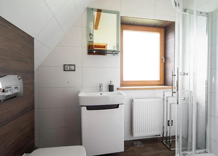 Turnia Nocleg ze śniadaniem 4*